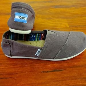 EUC TOMS Brown canvas alpargatas